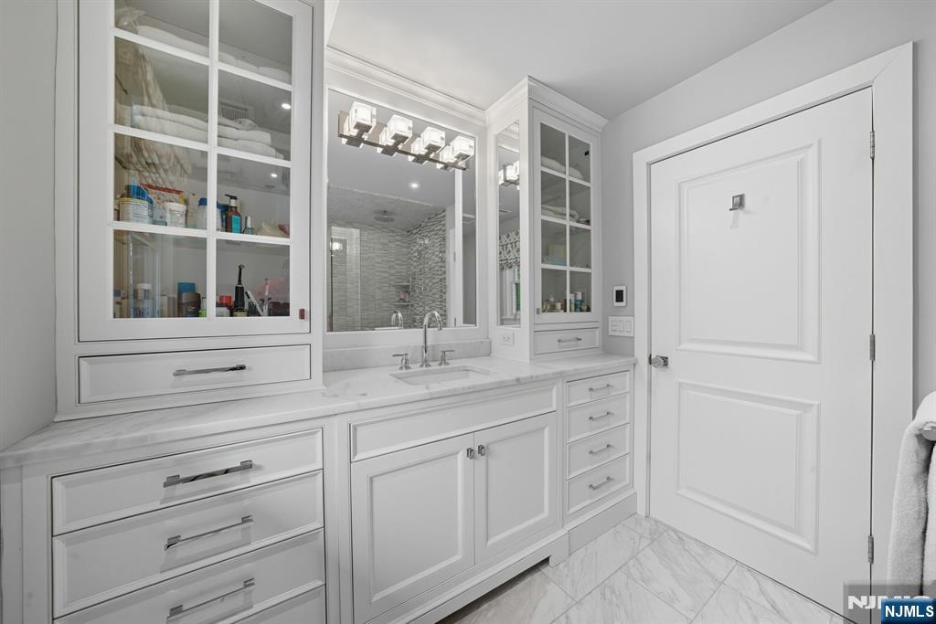 Tenafly, New Jersey, 07670, United States, 5 Bedrooms Bedrooms, ,7 BathroomsBathrooms,Residential,Active,1963399