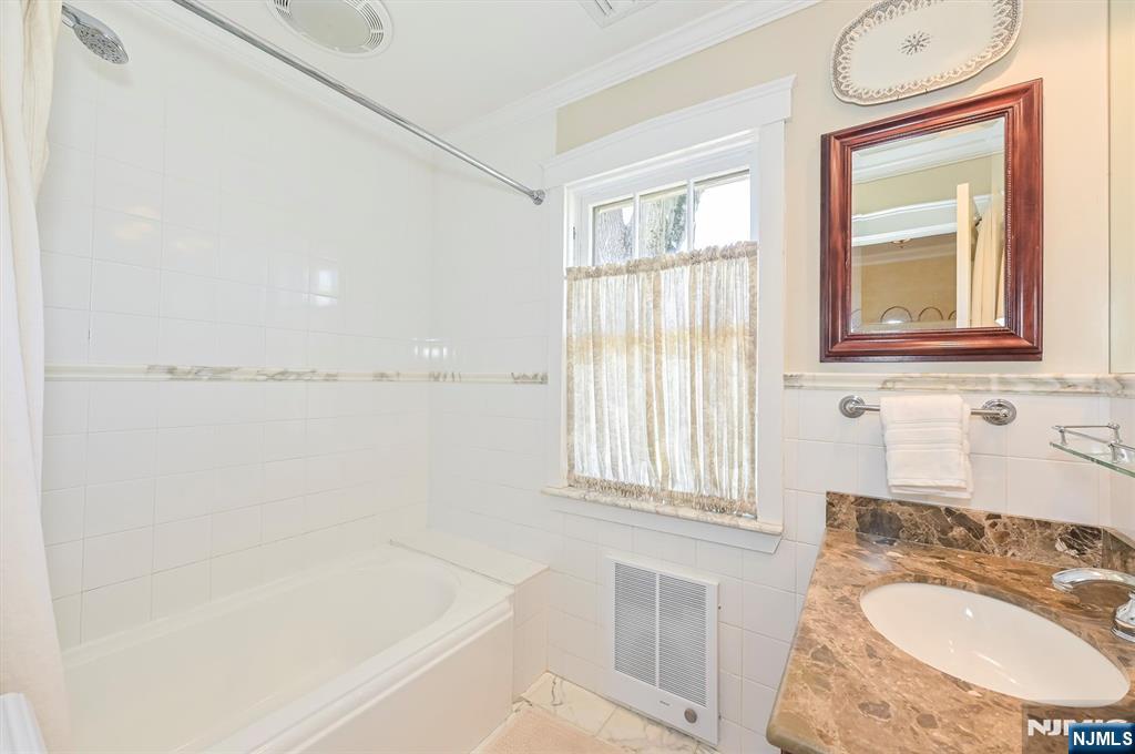 Glen Rock, New Jersey, 07452, United States, 5 Bedrooms Bedrooms, ,6 BathroomsBathrooms,Residential,Active,2042645