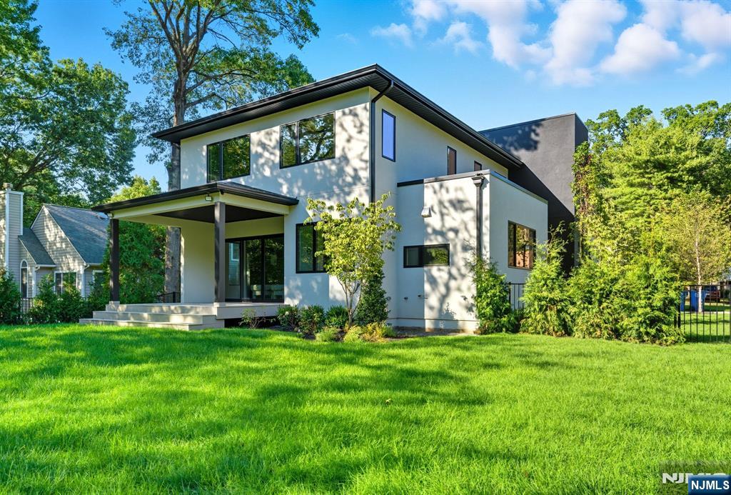 Tenafly, New Jersey, 07670, United States, 6 Bedrooms Bedrooms, ,6 BathroomsBathrooms,Residential,Active,1942348