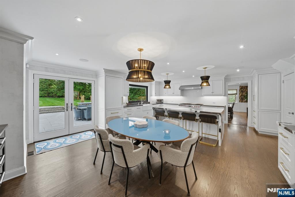 Tenafly, New Jersey, 07670, United States, 5 Bedrooms Bedrooms, ,7 BathroomsBathrooms,Residential,Active,1963399