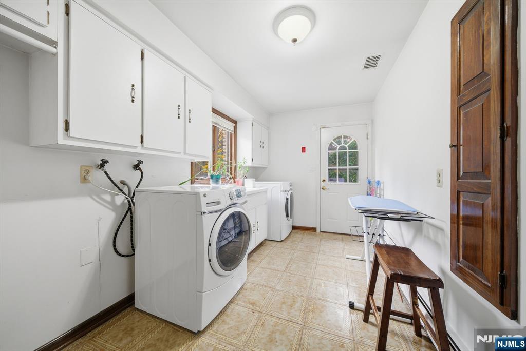 Cresskill, New Jersey, 07626, United States, 5 Bedrooms Bedrooms, ,5 BathroomsBathrooms,Residential,Active,1995264