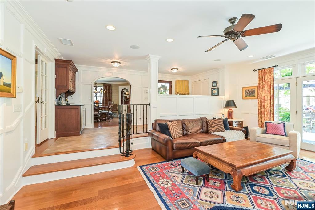 Glen Rock, New Jersey, 07452, United States, 5 Bedrooms Bedrooms, ,6 BathroomsBathrooms,Residential,Active,2042645