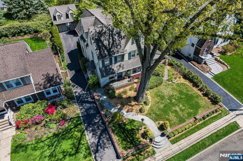Glen Rock, New Jersey, 07452, United States, 5 Bedrooms Bedrooms, ,6 BathroomsBathrooms,Residential,Active,2042645