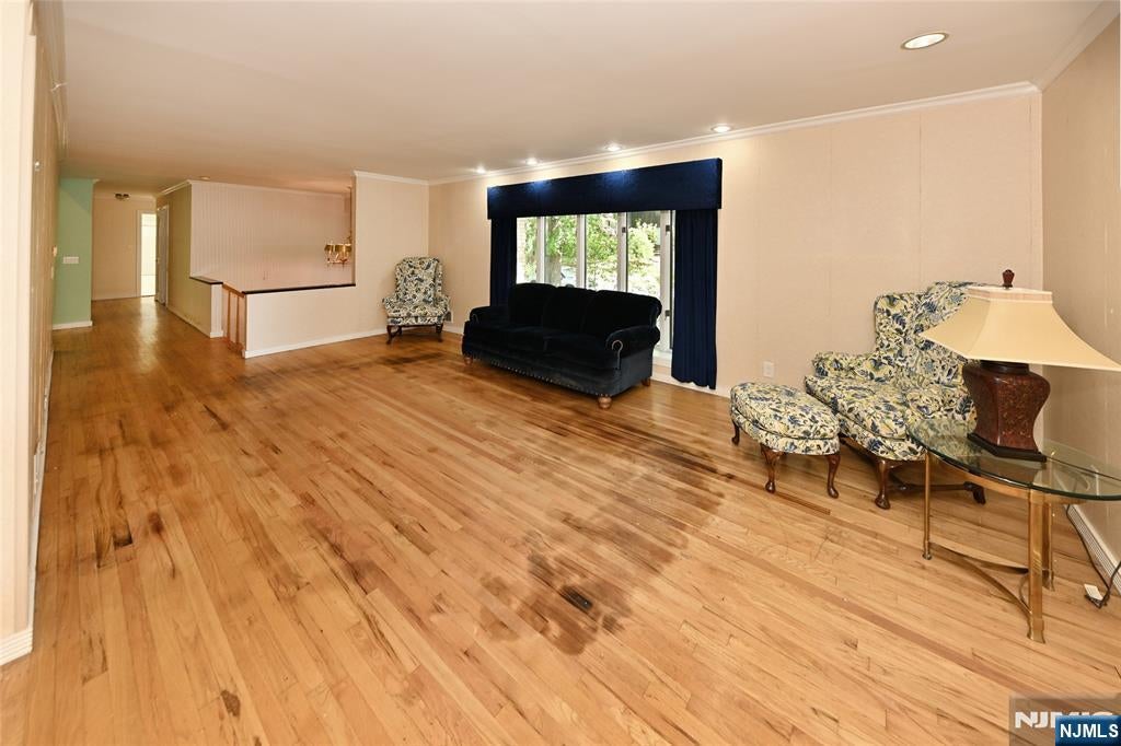 Englewood Cliffs, New Jersey, 07632, United States, 5 Bedrooms Bedrooms, ,4 BathroomsBathrooms,Residential,Active,1929465