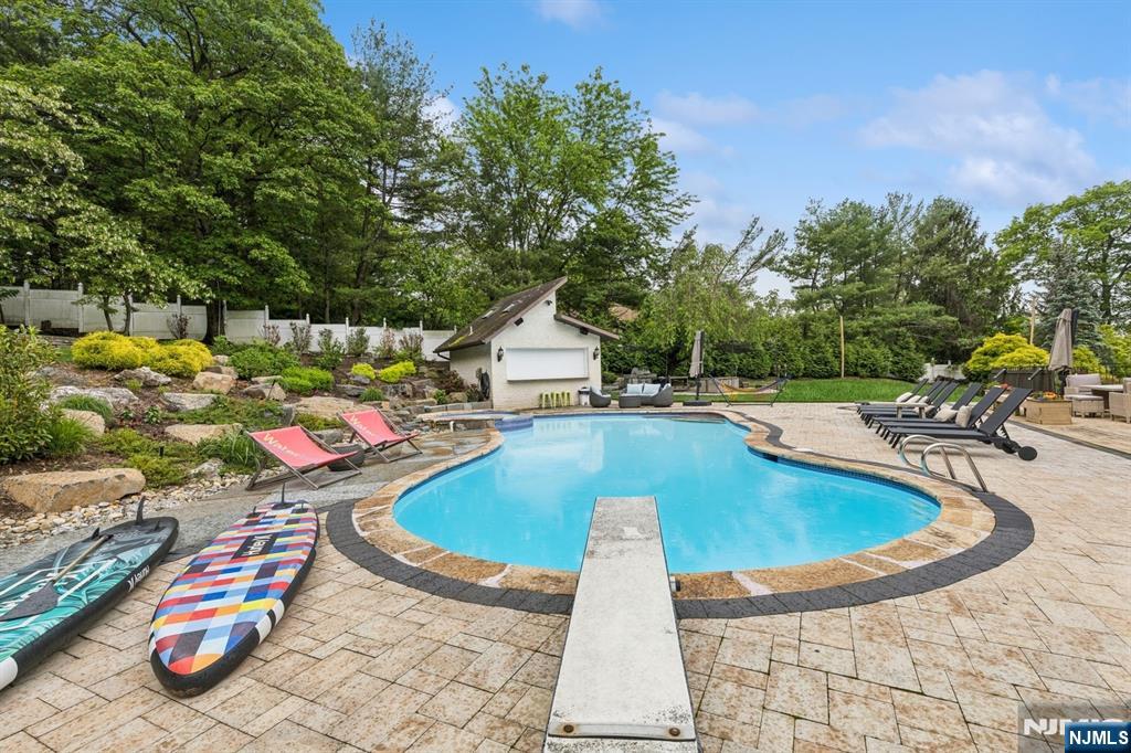 Cresskill, New Jersey, 07626, United States, 8 Bedrooms Bedrooms, ,5 BathroomsBathrooms,Residential,Active,1831840