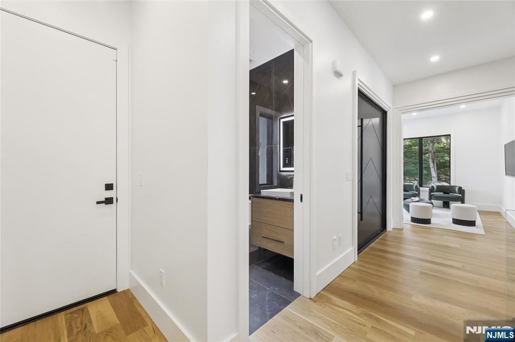 Tenafly, New Jersey, 07670, United States, 6 Bedrooms Bedrooms, ,7 BathroomsBathrooms,Residential,Active,1952304