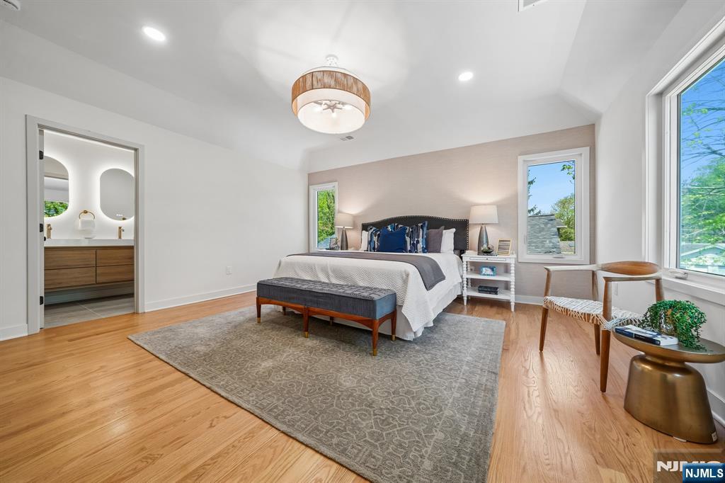 Millburn, New Jersey, 07078, United States, 5 Bedrooms Bedrooms, ,4 BathroomsBathrooms,Residential,Active,2044164