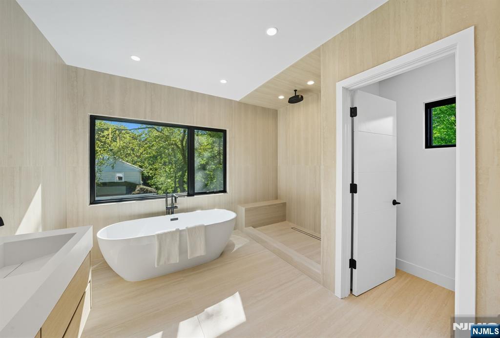 Tenafly, New Jersey, 07670, United States, 6 Bedrooms Bedrooms, ,6 BathroomsBathrooms,Residential,Active,1942348