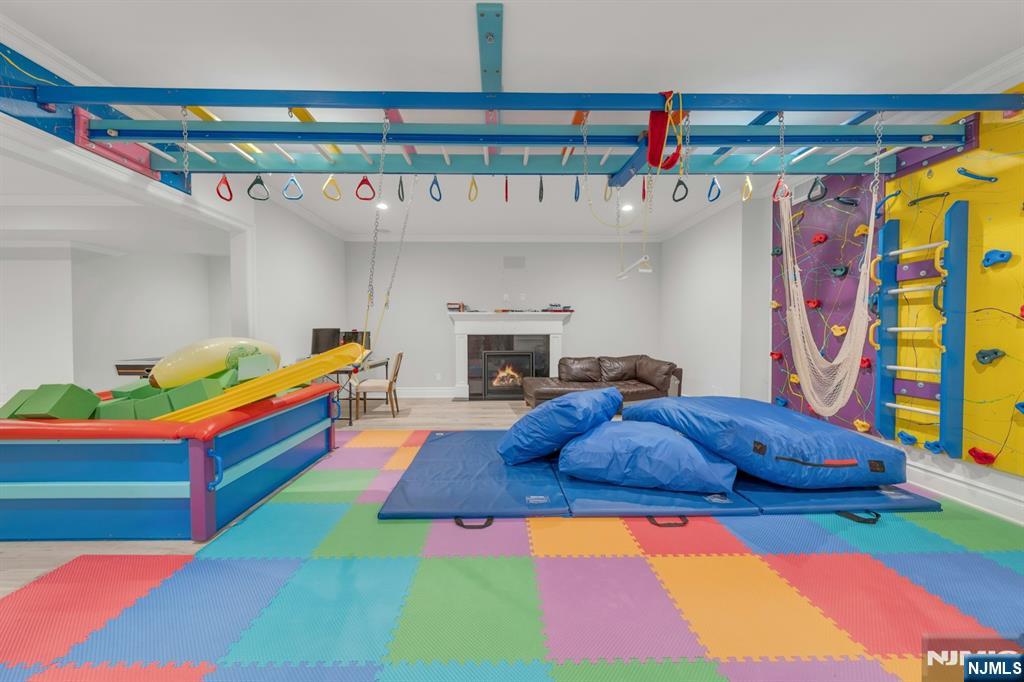 Upper Saddle River, New Jersey, 07458, United States, 5 Bedrooms Bedrooms, ,7 BathroomsBathrooms,Residential,Active,1945224