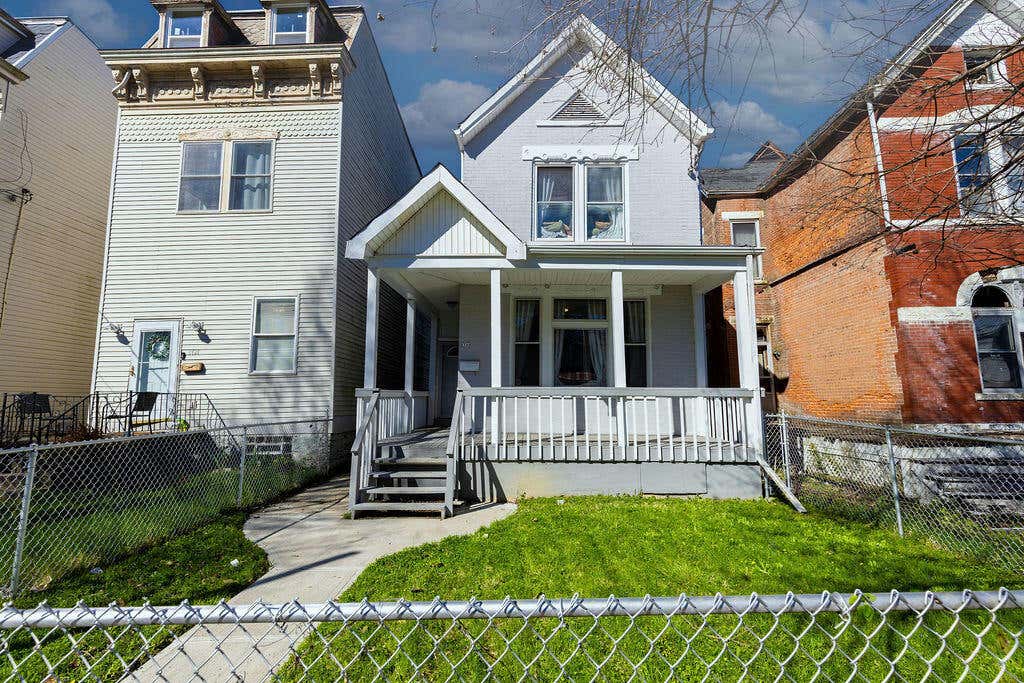 1719 GREENUP ST, COVINGTON, KY 41011, photo 1 of 20