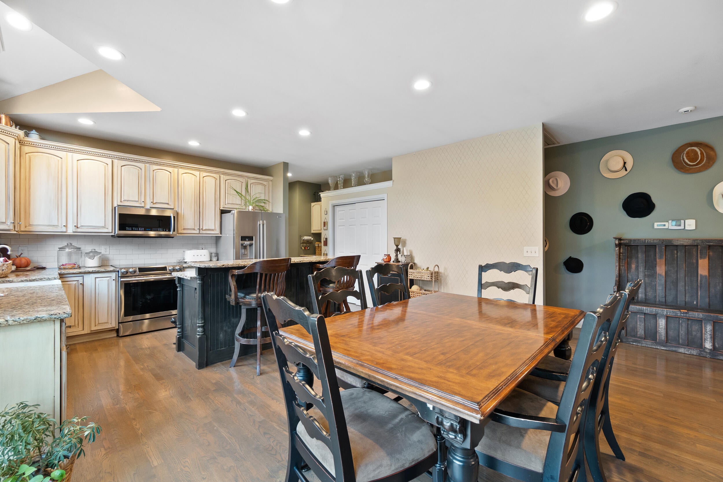 Verona, Kentucky, 41092, United States, 4 Bedrooms Bedrooms, ,3 BathroomsBathrooms,Residential,Active,1926912