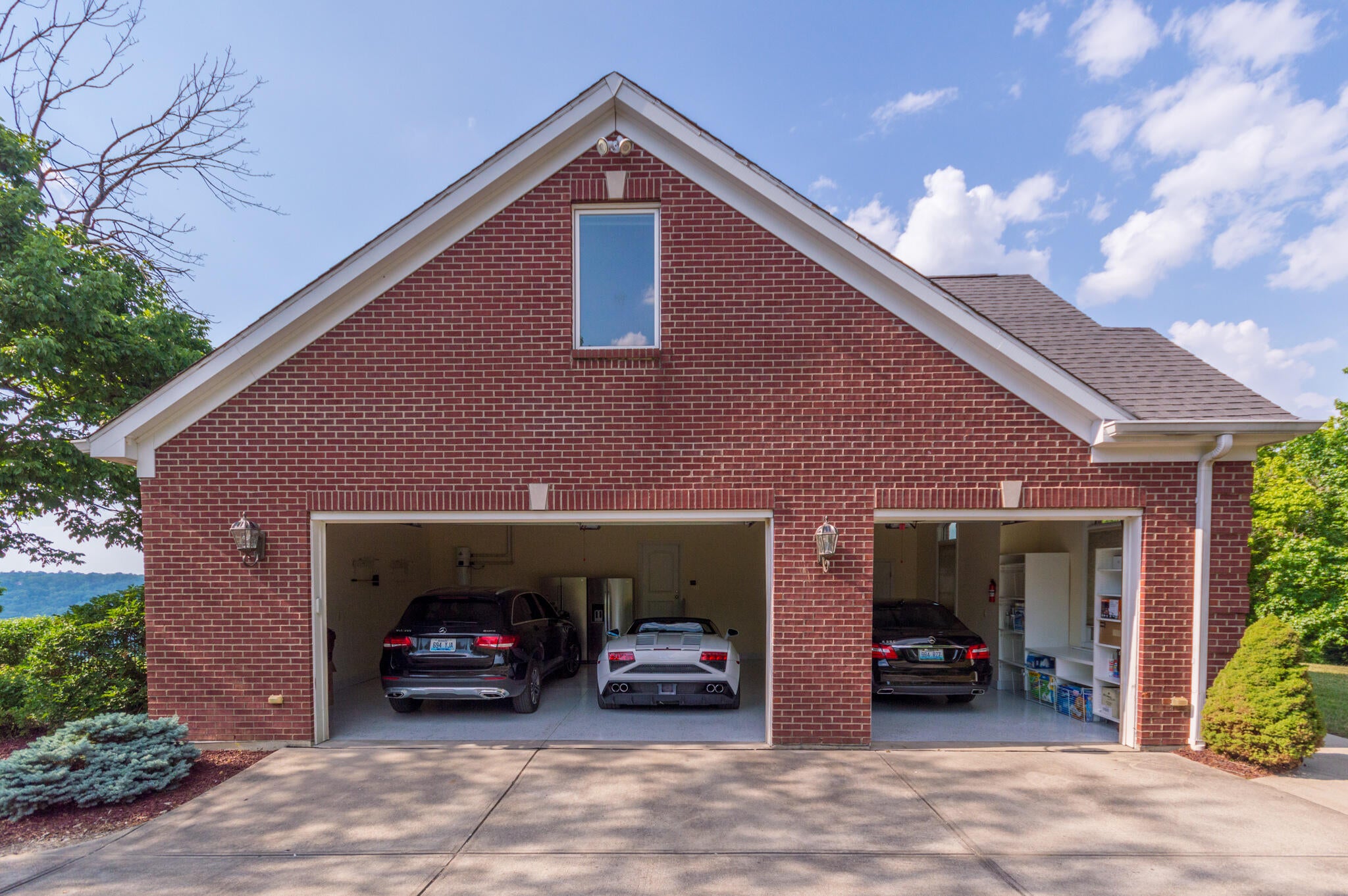 Villa Hills, Kentucky, 41017, United States, 5 Bedrooms Bedrooms, ,8 BathroomsBathrooms,Residential,Active,2011436