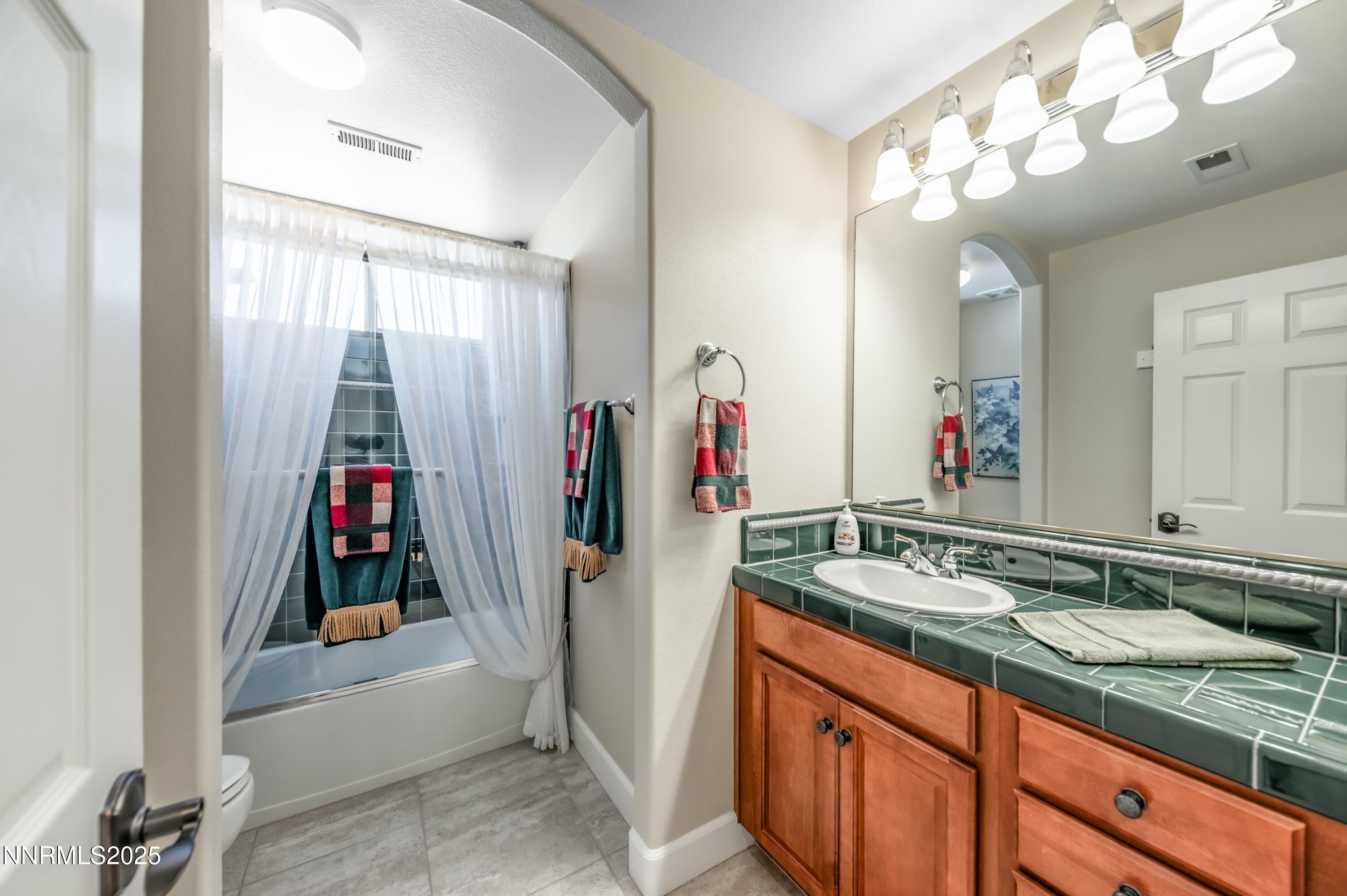 Sparks, Nevada, 89436, United States, 4 Bedrooms Bedrooms, ,4 BathroomsBathrooms,Residential,Contingent,2012893