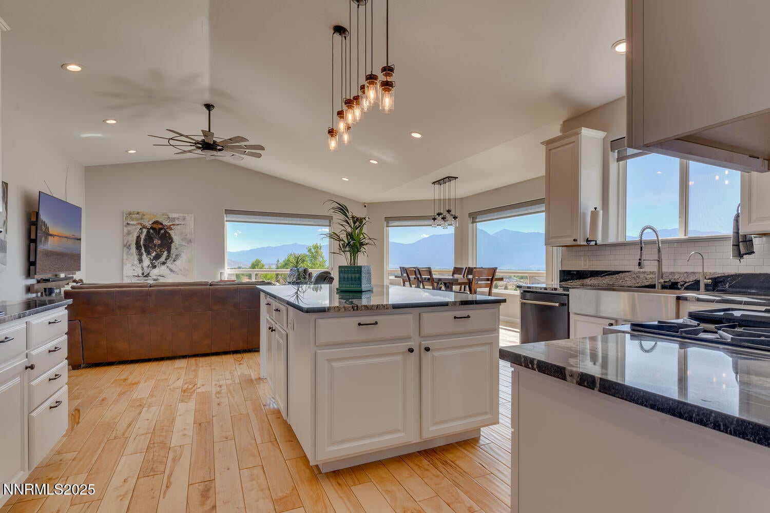 Gardnerville, Nevada, 89410, United States, 4 Bedrooms Bedrooms, ,4 BathroomsBathrooms,Residential,Active,1926664