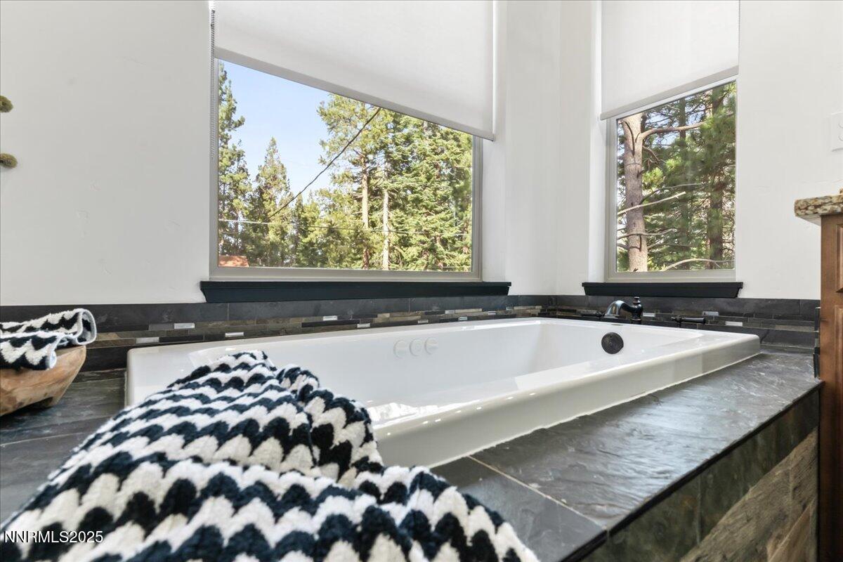 South Lake Tahoe, California, 96150, United States, 4 Bedrooms Bedrooms, ,3 BathroomsBathrooms,Residential,Active,2007137