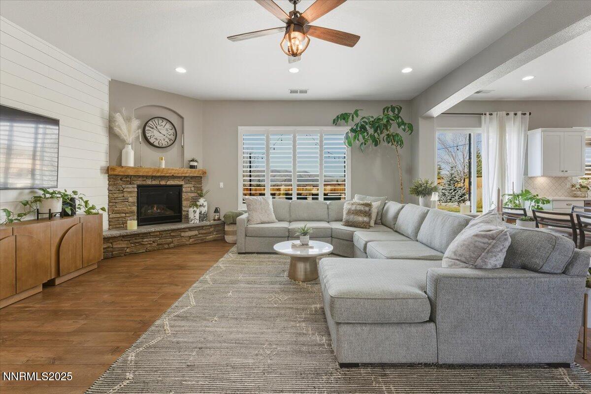 Sparks, Nevada, 89441, United States, 5 Bedrooms Bedrooms, ,4 BathroomsBathrooms,Residential,Active,2001361