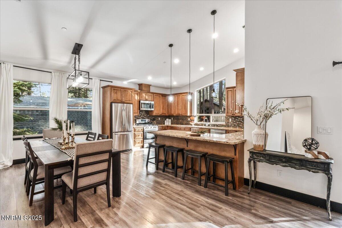 South Lake Tahoe, California, 96150, United States, 4 Bedrooms Bedrooms, ,3 BathroomsBathrooms,Residential,Active,2007137