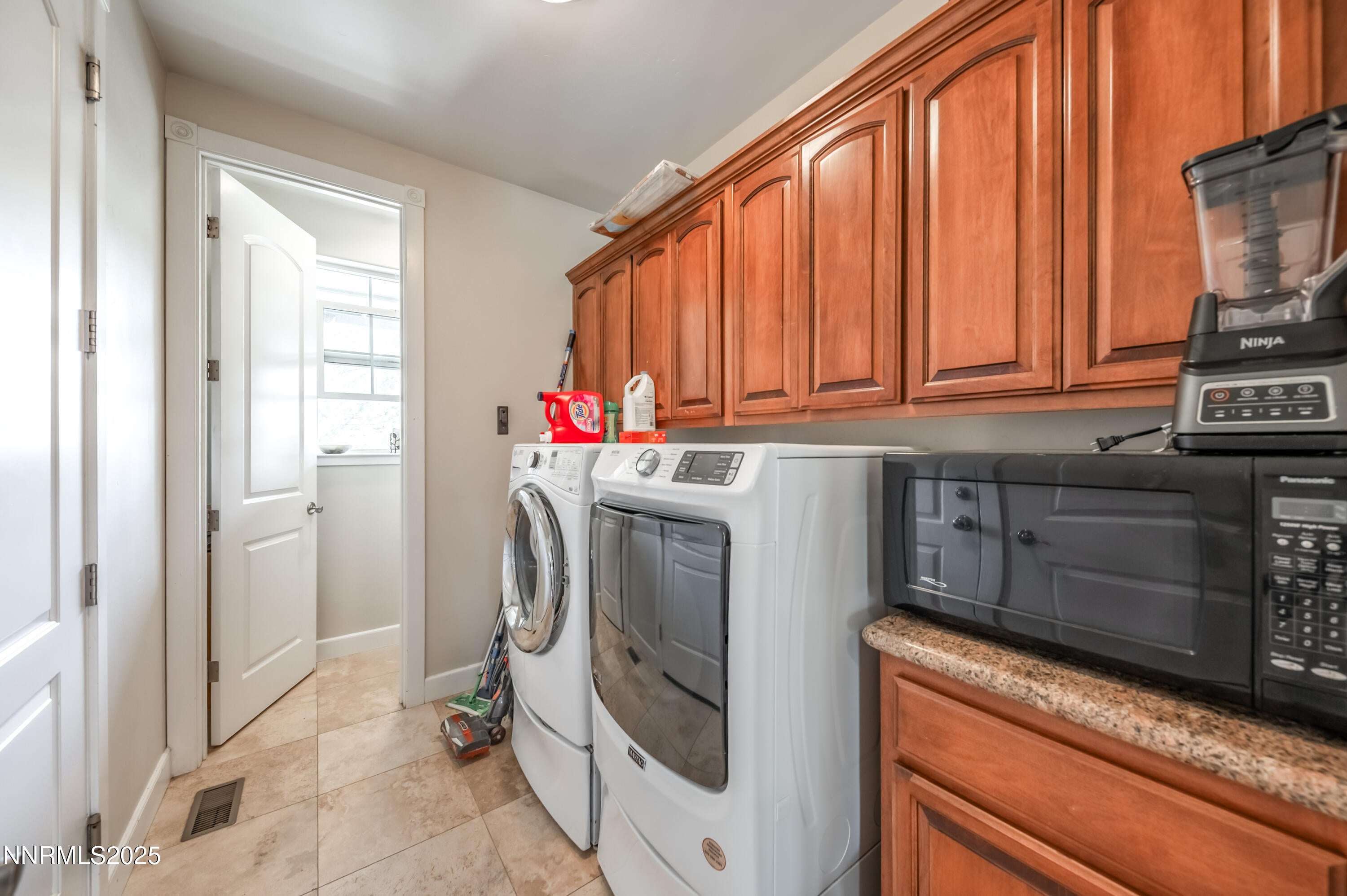 Minden, Nevada, 89423, United States, 4 Bedrooms Bedrooms, ,3 BathroomsBathrooms,Residential,Active,1987210