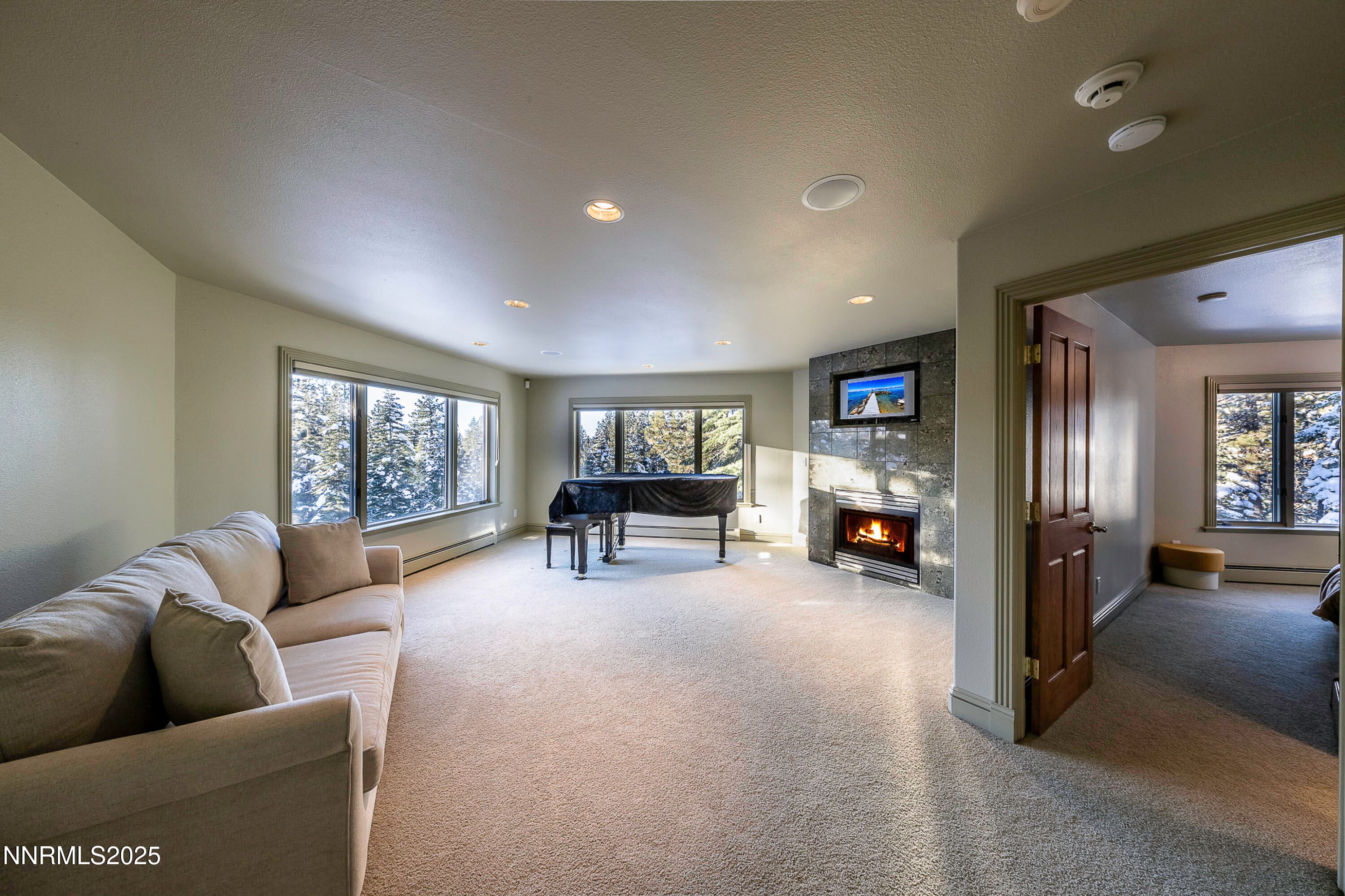 Stateline, Nevada, 89449, United States, 4 Bedrooms Bedrooms, ,5 BathroomsBathrooms,Residential,Active,1824502