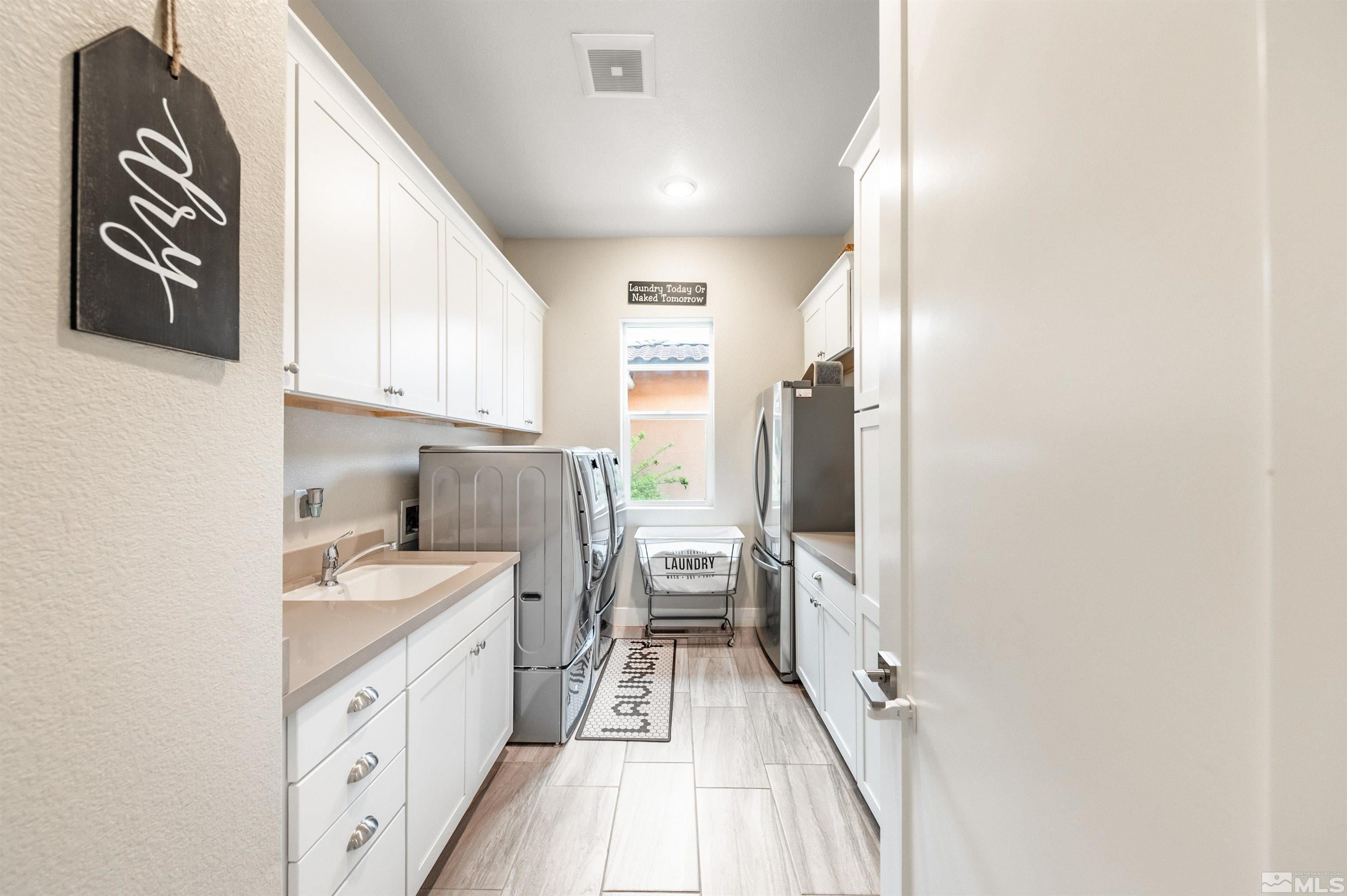 Reno, Nevada, 89511, United States, 5 Bedrooms Bedrooms, ,6 BathroomsBathrooms,Residential,Active,1781522