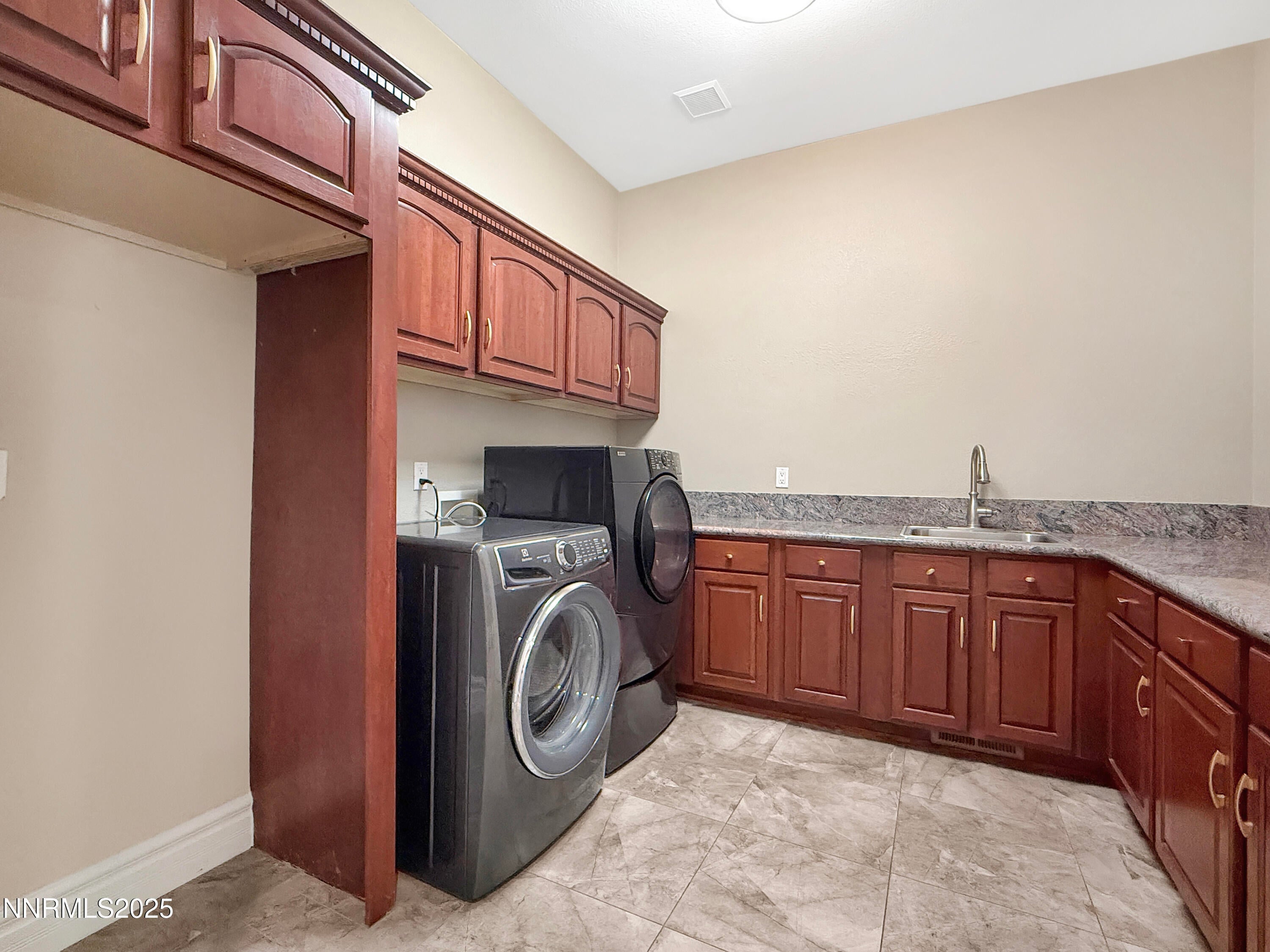 Reno, Nevada, 89511, United States, 4 Bedrooms Bedrooms, ,6 BathroomsBathrooms,Residential,Active,1936686