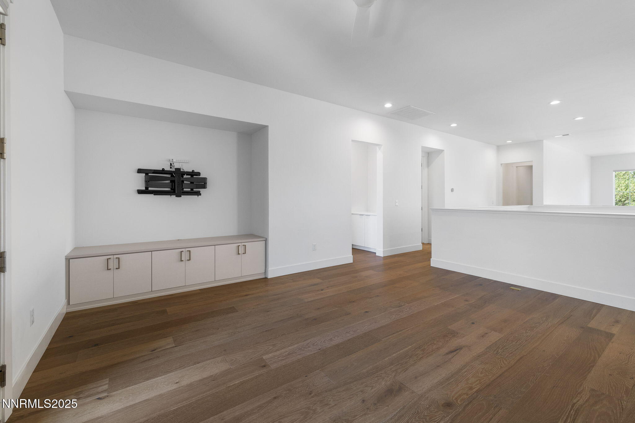 Reno, Nevada, 89511, United States, 5 Bedrooms Bedrooms, ,6 BathroomsBathrooms,Residential,Active,1952287