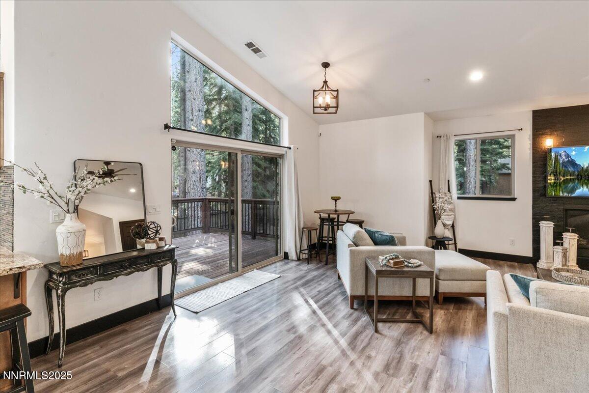 South Lake Tahoe, California, 96150, United States, 4 Bedrooms Bedrooms, ,3 BathroomsBathrooms,Residential,Active,2007137