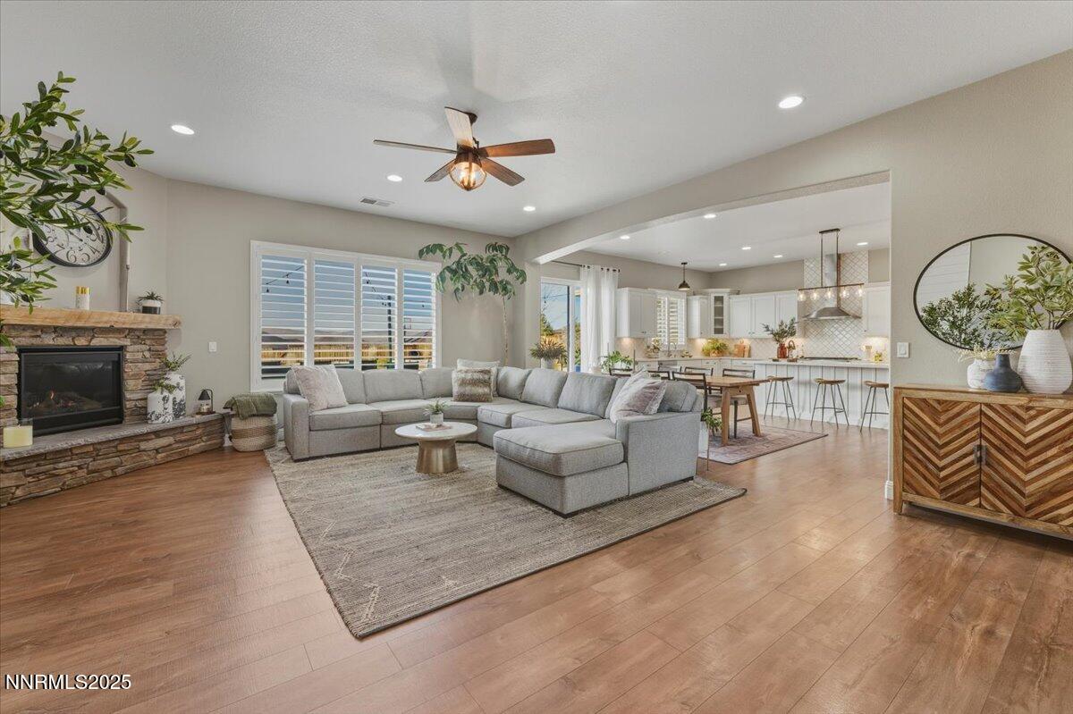 Sparks, Nevada, 89441, United States, 5 Bedrooms Bedrooms, ,4 BathroomsBathrooms,Residential,Active,2001361