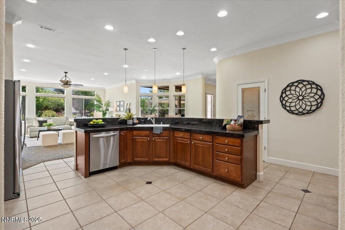 Sparks, Nevada, 89441, United States, 5 Bedrooms Bedrooms, ,4 BathroomsBathrooms,Residential,Active,1904747