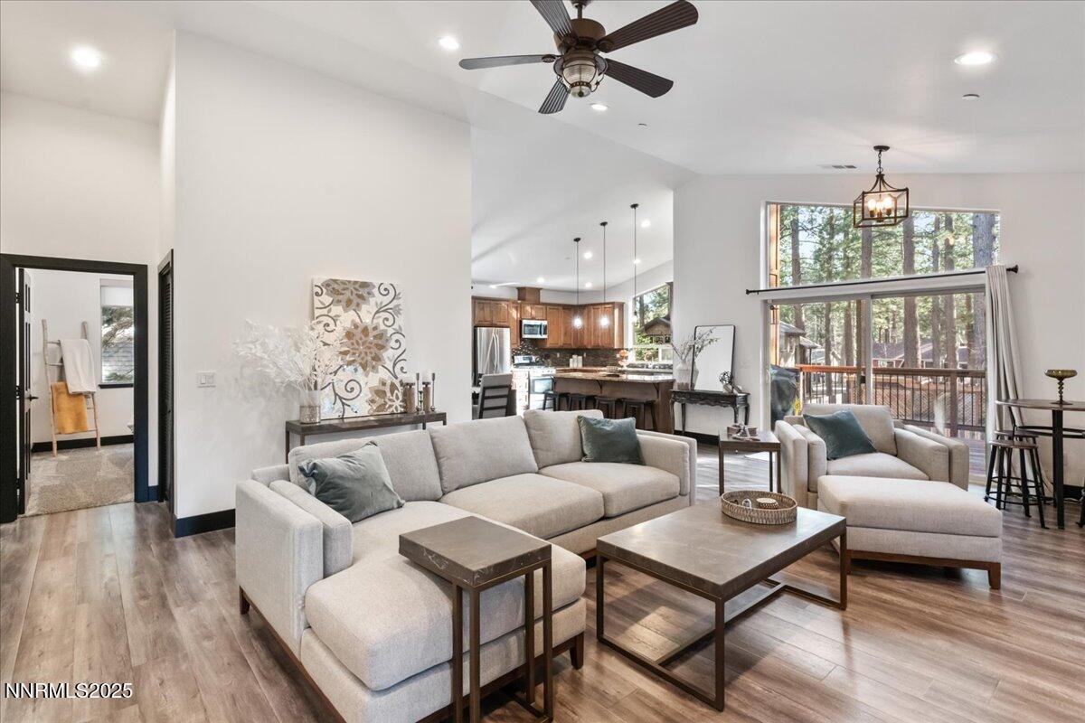 South Lake Tahoe, California, 96150, United States, 4 Bedrooms Bedrooms, ,3 BathroomsBathrooms,Residential,Active,2007137