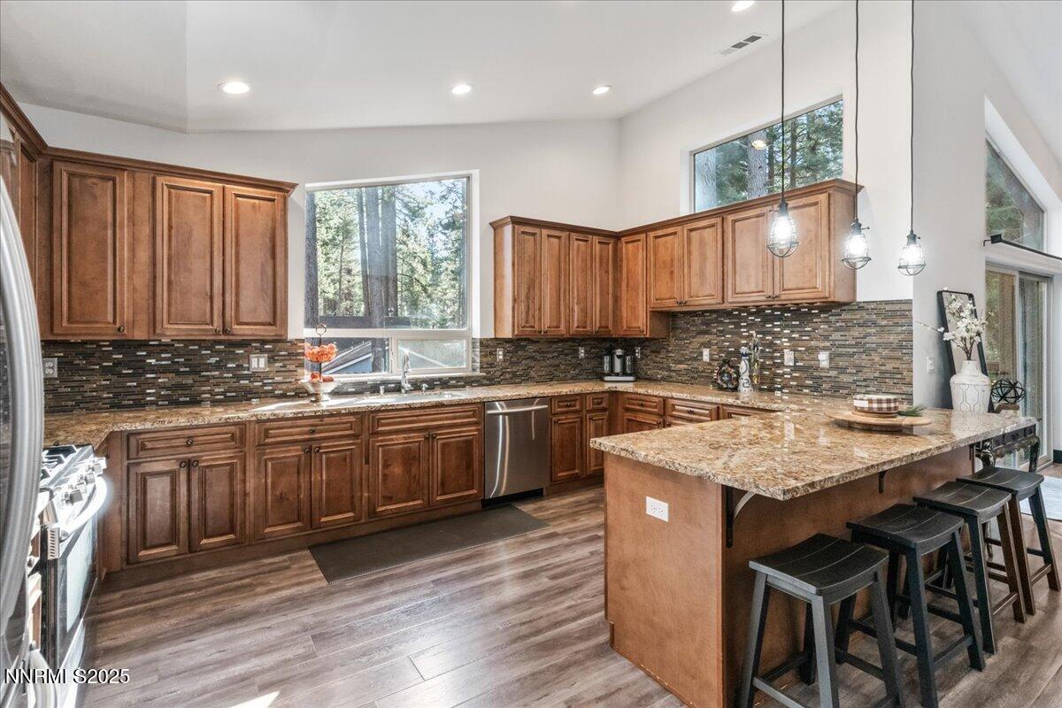 South Lake Tahoe, California, 96150, United States, 4 Bedrooms Bedrooms, ,3 BathroomsBathrooms,Residential,Active,2007137