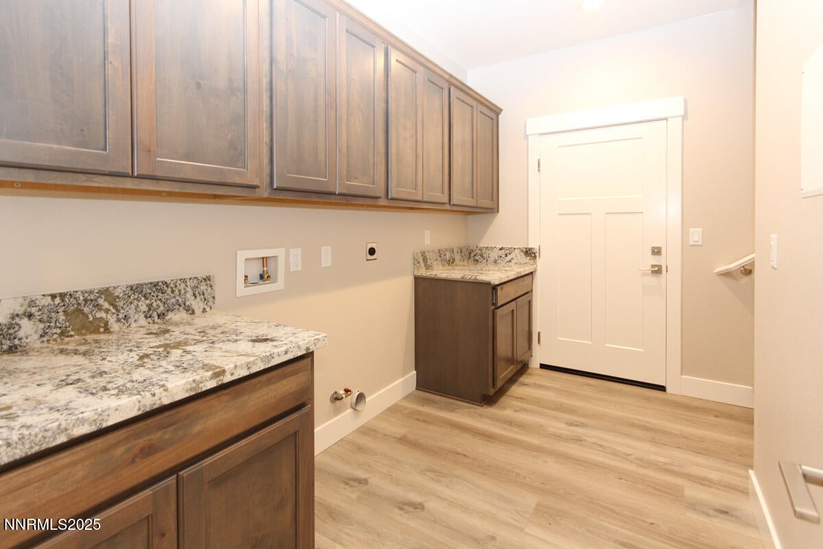 Minden, Nevada, 89423, United States, 4 Bedrooms Bedrooms, ,3 BathroomsBathrooms,Residential,Active,1899929