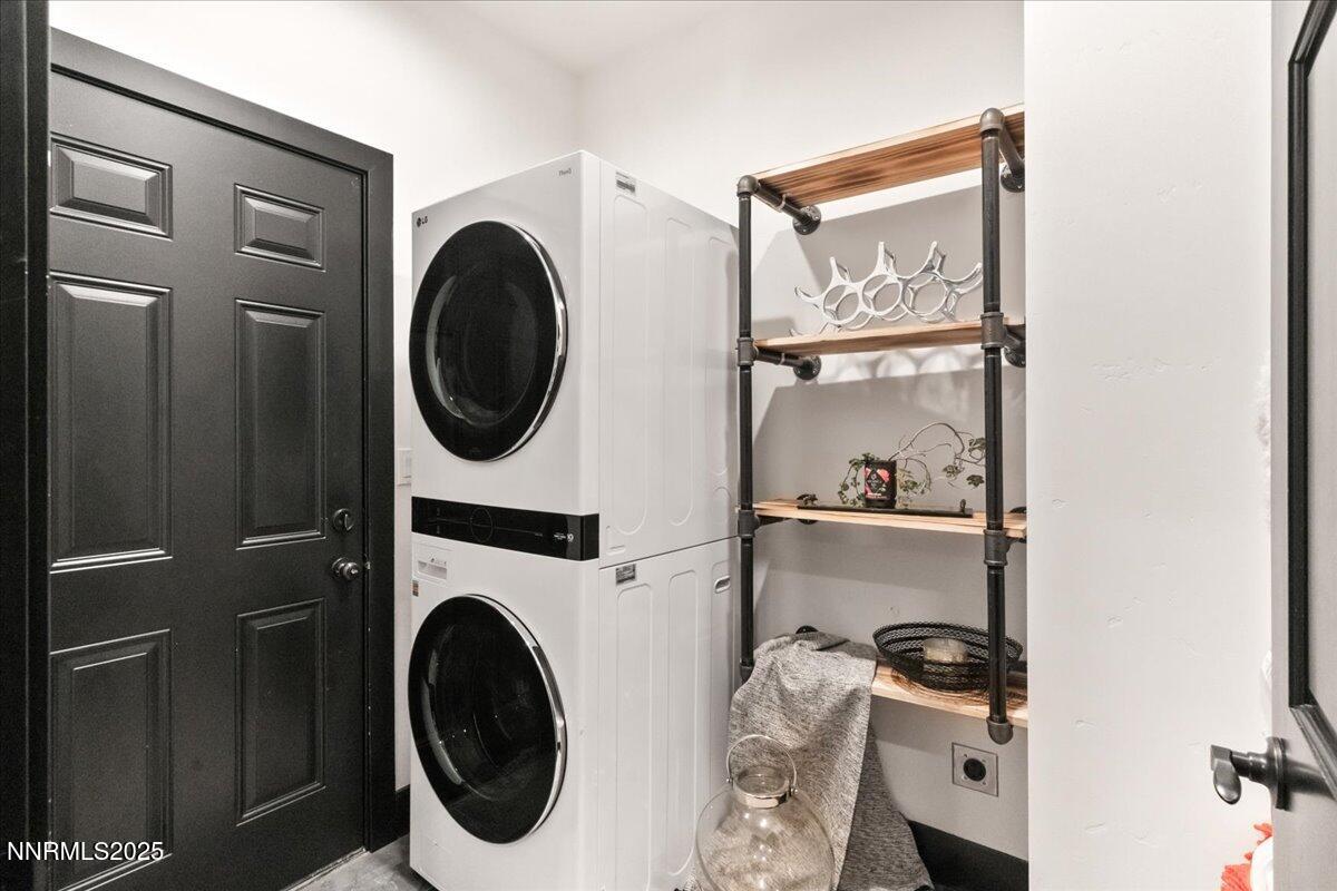 South Lake Tahoe, California, 96150, United States, 4 Bedrooms Bedrooms, ,3 BathroomsBathrooms,Residential,Active,2007137