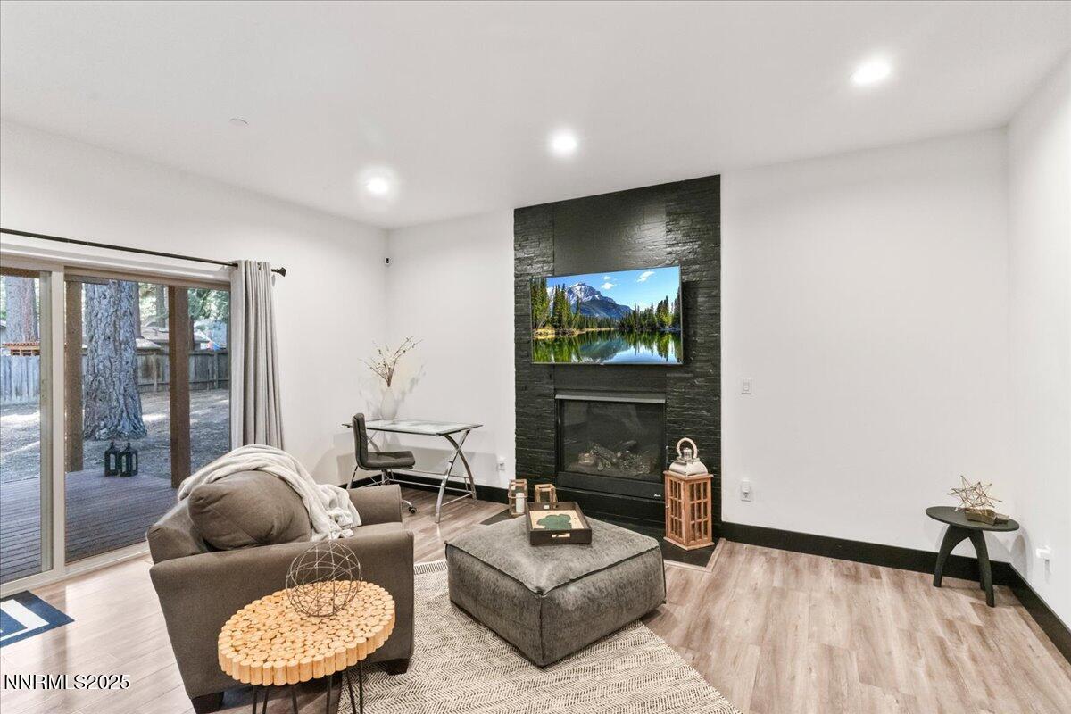 South Lake Tahoe, California, 96150, United States, 4 Bedrooms Bedrooms, ,3 BathroomsBathrooms,Residential,Active,2007137