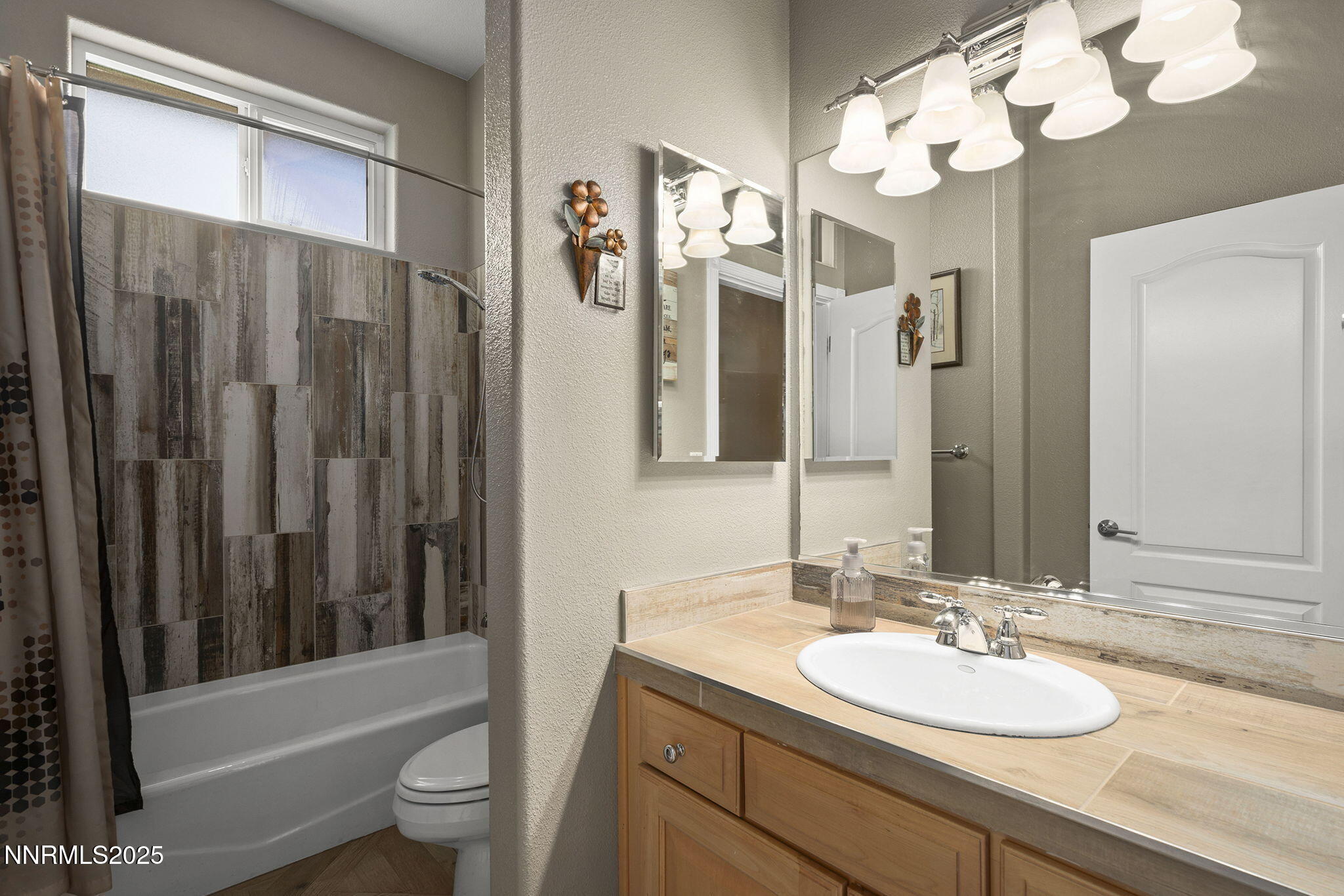 Sparks, Nevada, 89434, United States, 4 Bedrooms Bedrooms, ,4 BathroomsBathrooms,Residential,Active,1936450