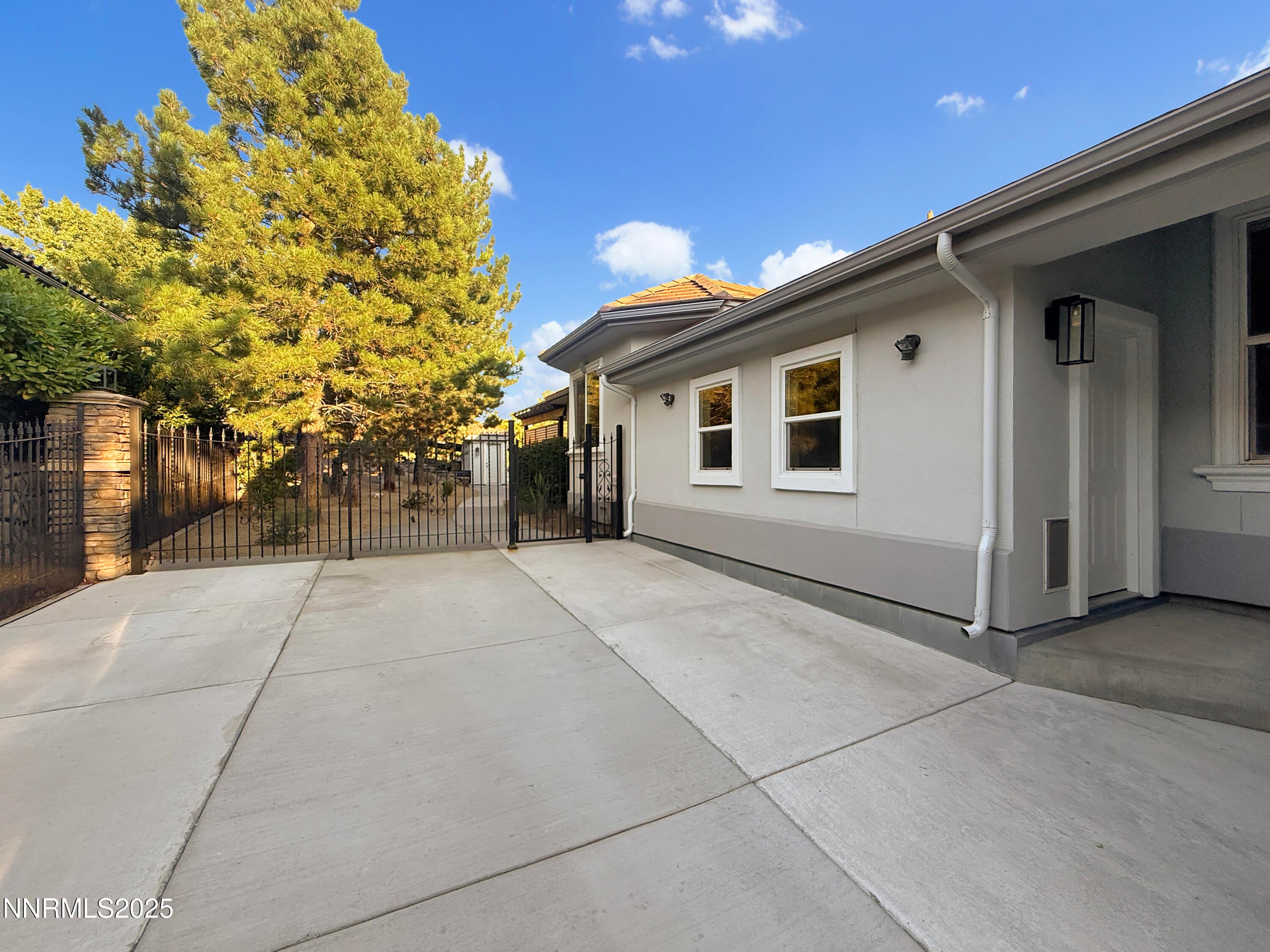 Reno, Nevada, 89511, United States, 4 Bedrooms Bedrooms, ,6 BathroomsBathrooms,Residential,Active,1936686