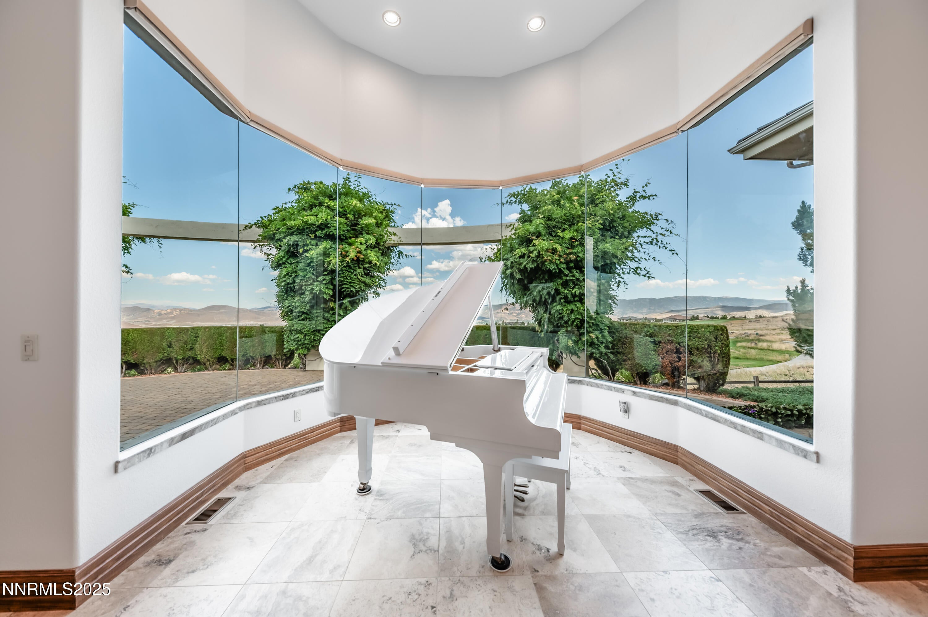 Reno, Nevada, 89511, United States, 4 Bedrooms Bedrooms, ,5 BathroomsBathrooms,Residential,Active,1909076