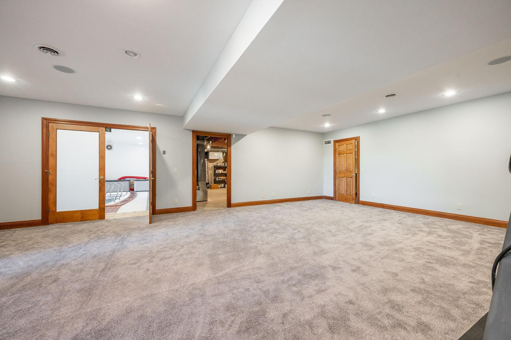 Fairmont, Minnesota, 56031, United States, 5 Bedrooms Bedrooms, ,6 BathroomsBathrooms,Residential,Active,1953012