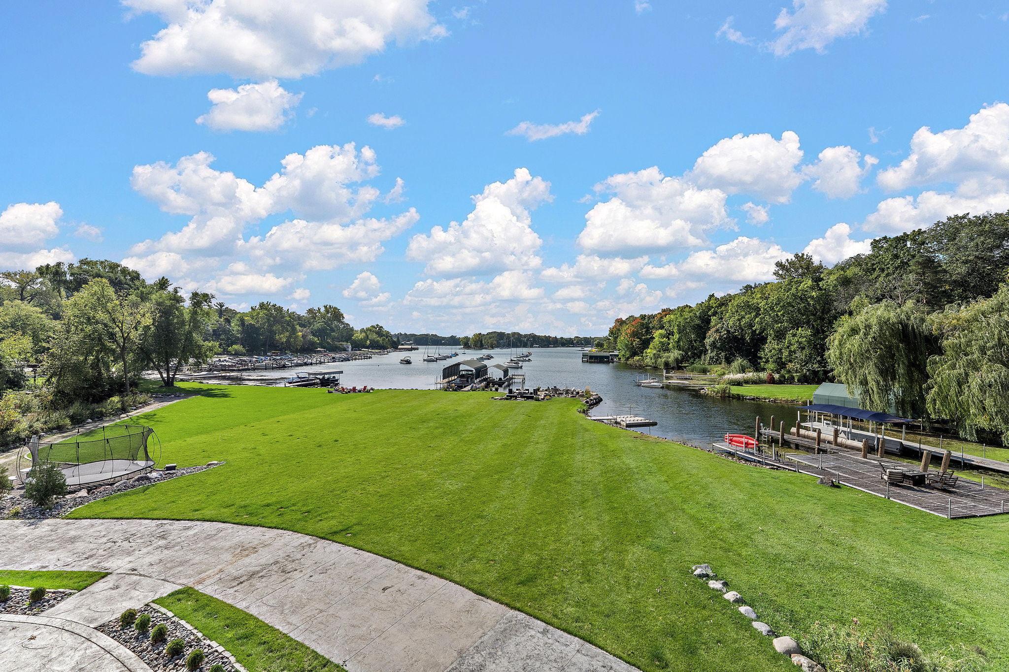 Wayzata, Minnesota, 55391, United States, 8 Bedrooms Bedrooms, ,11 BathroomsBathrooms,Residential,Active,1959932