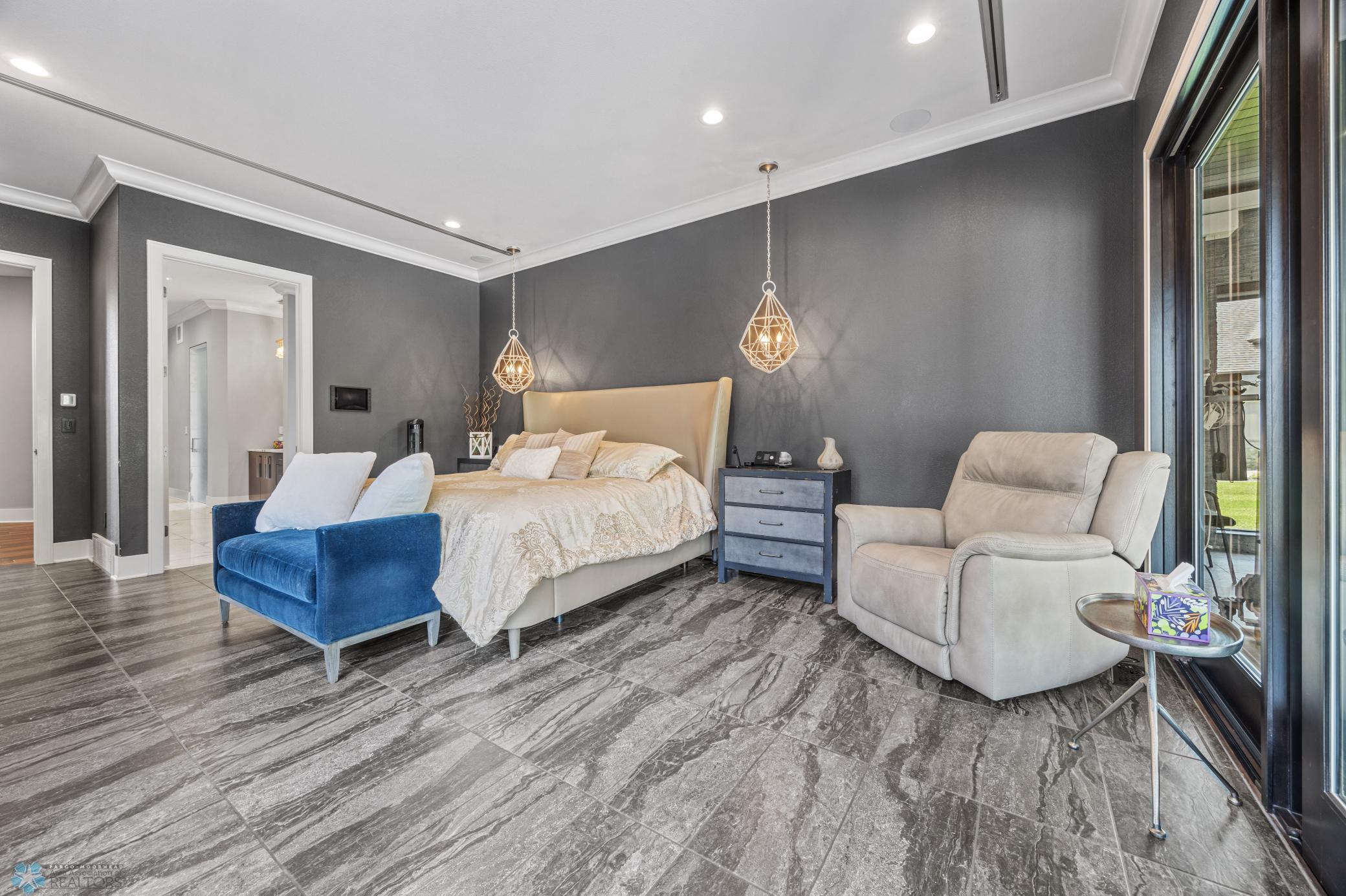 Fargo, North Dakota, 58104, United States, 5 Bedrooms Bedrooms, ,7 BathroomsBathrooms,Residential,Active,1941361