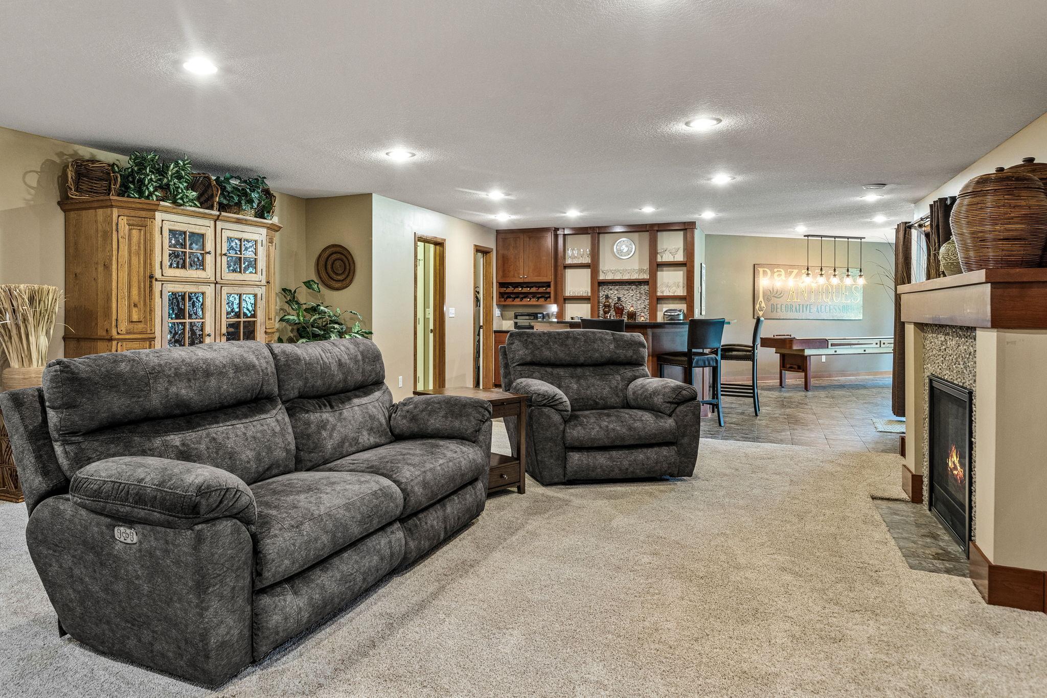 Rogers, Minnesota, 55374, United States, 5 Bedrooms Bedrooms, ,5 BathroomsBathrooms,Residential,Active,1914592