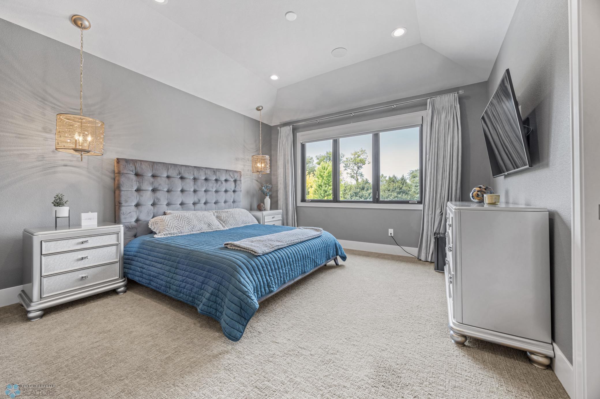 Fargo, North Dakota, 58104, United States, 5 Bedrooms Bedrooms, ,7 BathroomsBathrooms,Residential,Active,1941361