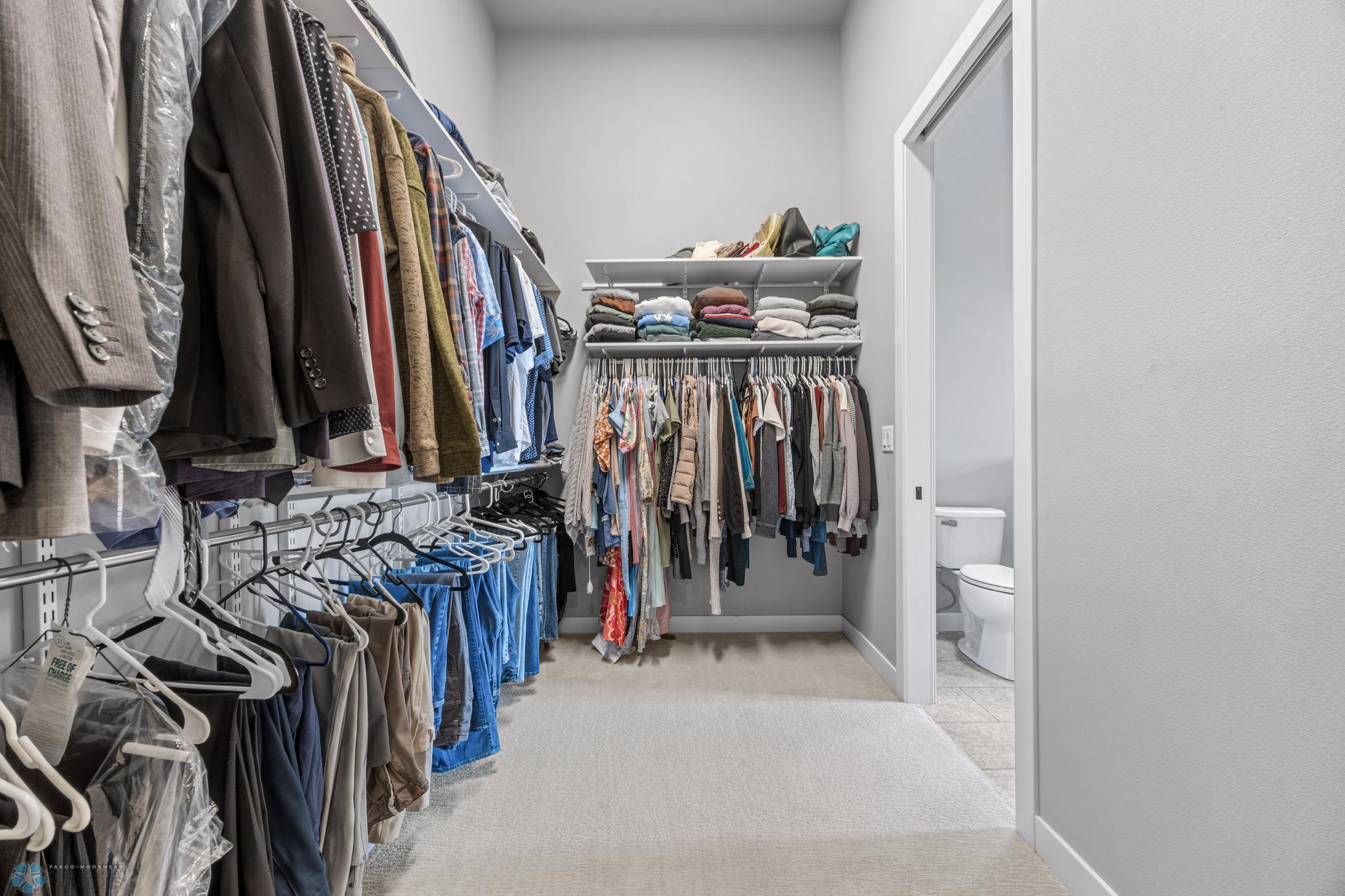 Oxbow, North Dakota, 58047, United States, 5 Bedrooms Bedrooms, ,3 BathroomsBathrooms,Residential,Active,1926894