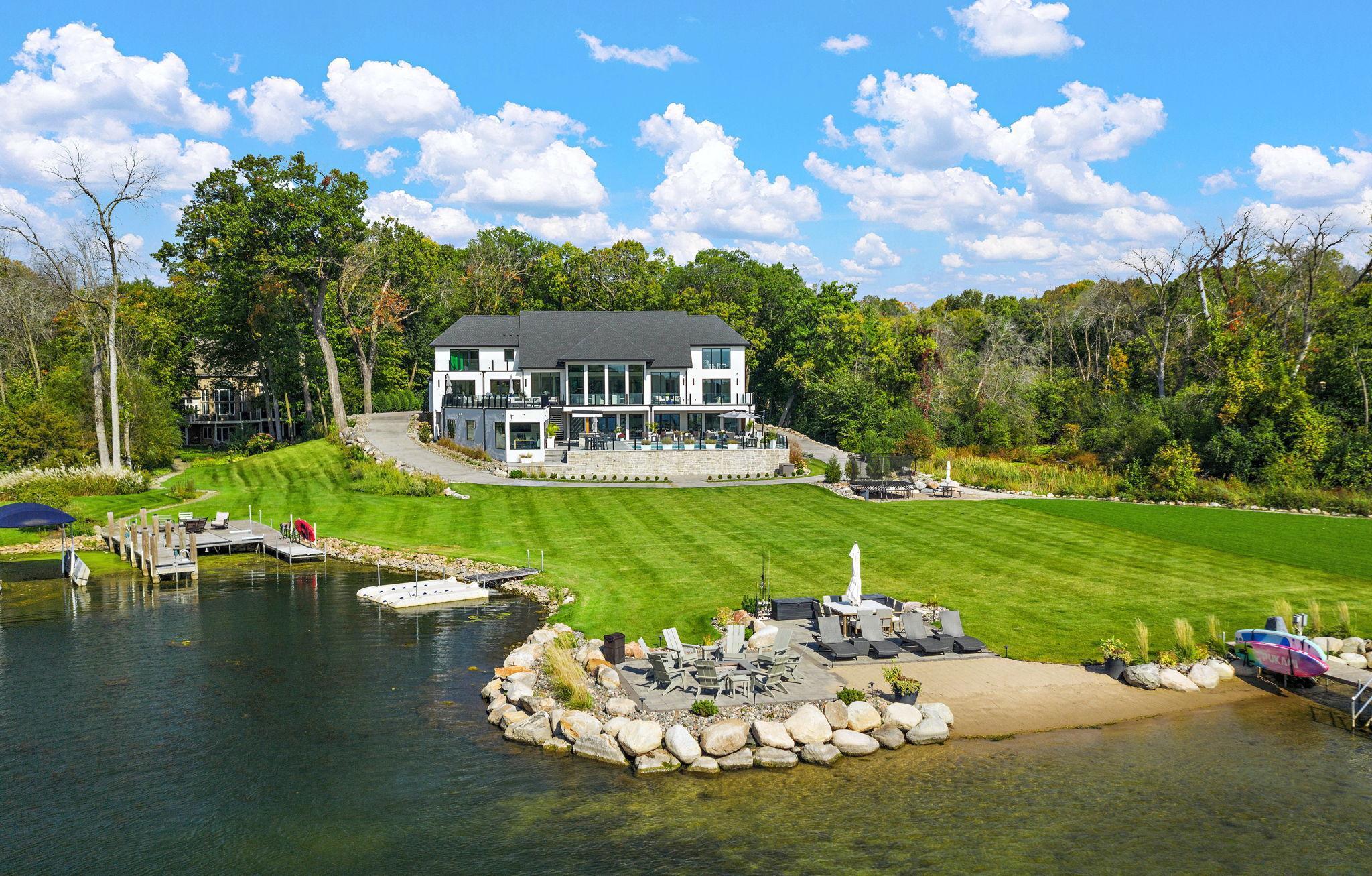 Wayzata, Minnesota, 55391, United States, 8 Bedrooms Bedrooms, ,11 BathroomsBathrooms,Residential,Active,1959932