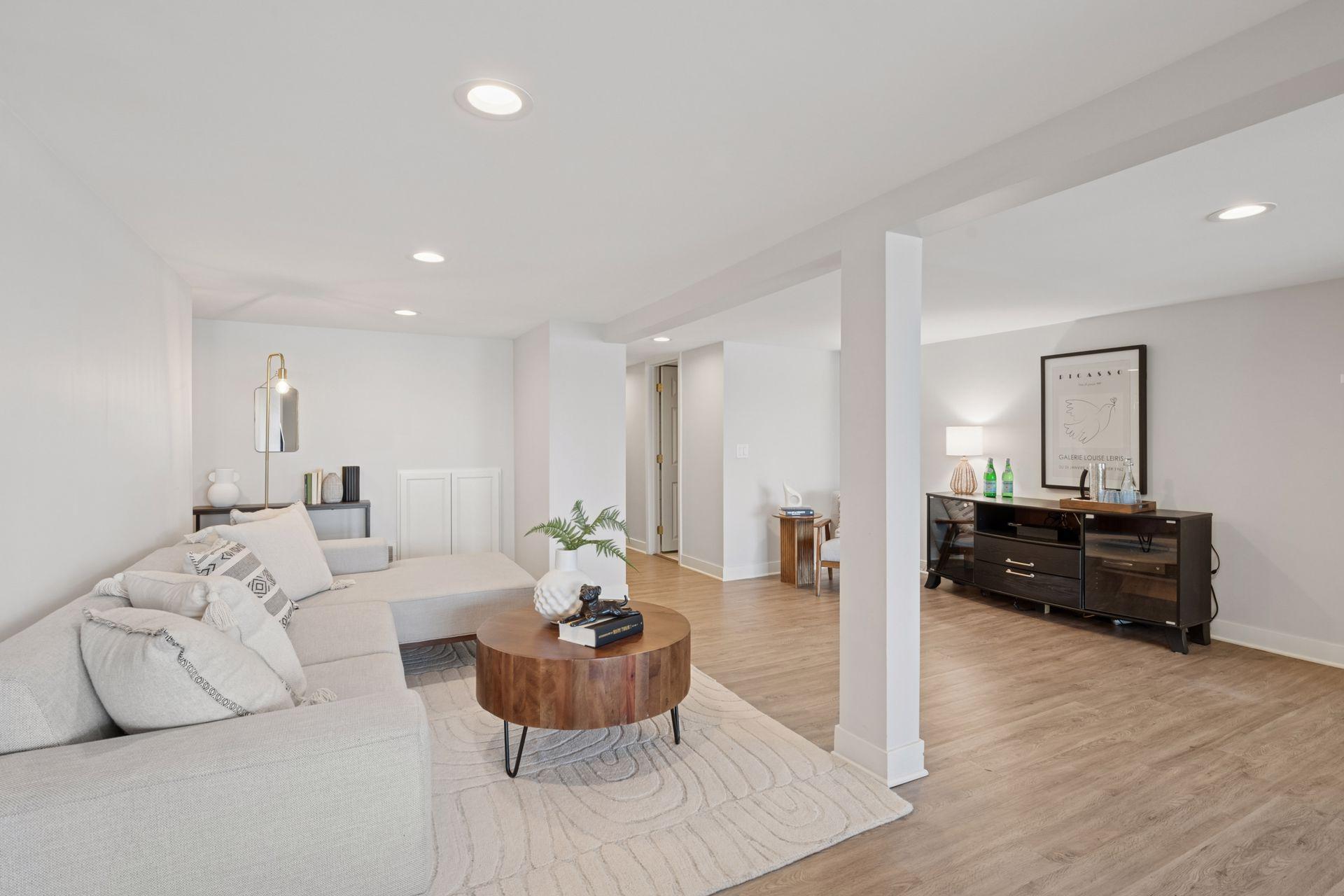 Minneapolis, Minnesota, 55441, United States, 4 Bedrooms Bedrooms, ,3 BathroomsBathrooms,Residential,Active,1953266