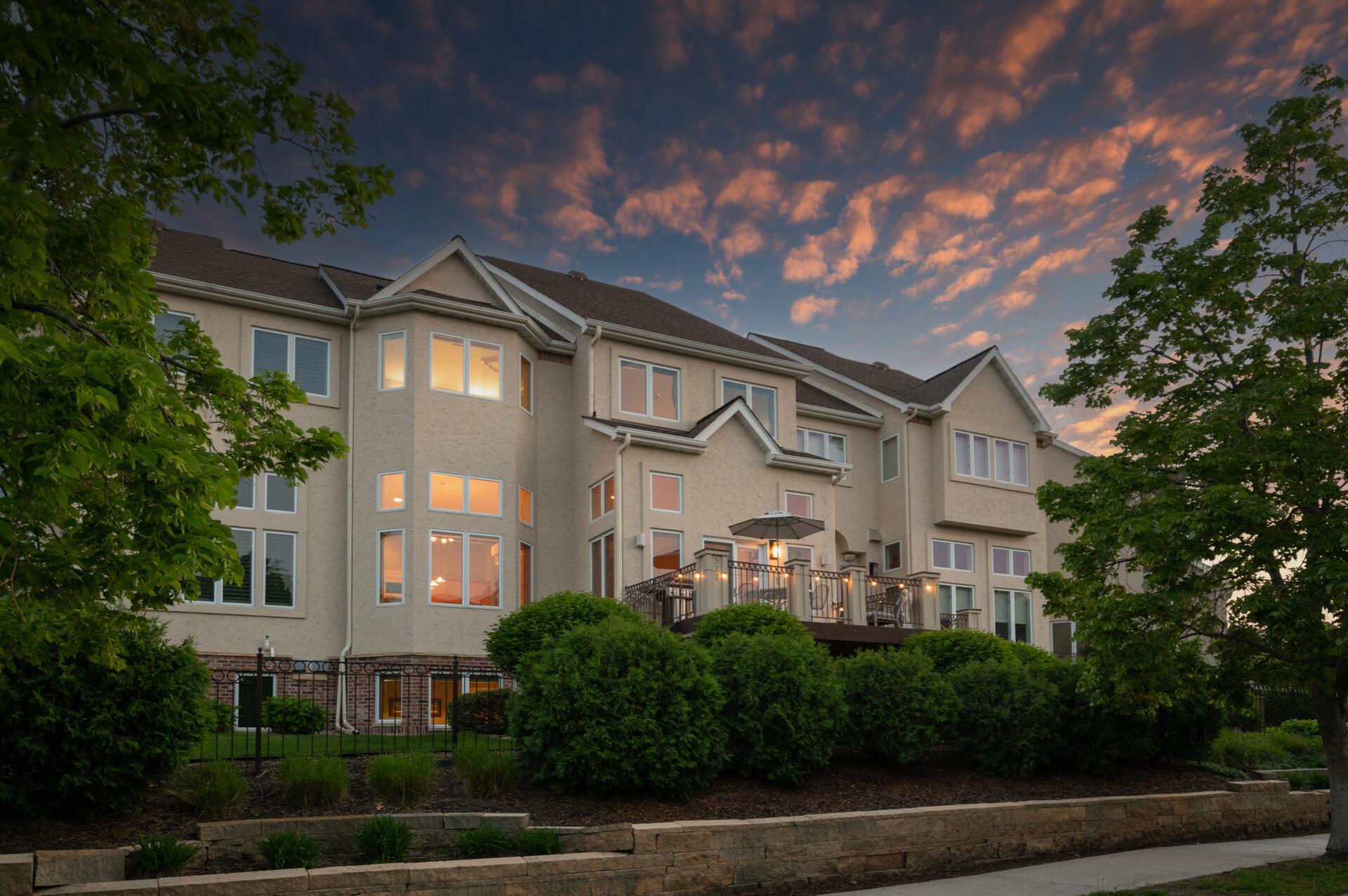 Minneapolis, Minnesota, 55401, United States, 4 Bedrooms Bedrooms, ,4 BathroomsBathrooms,Residential,Active,2003546