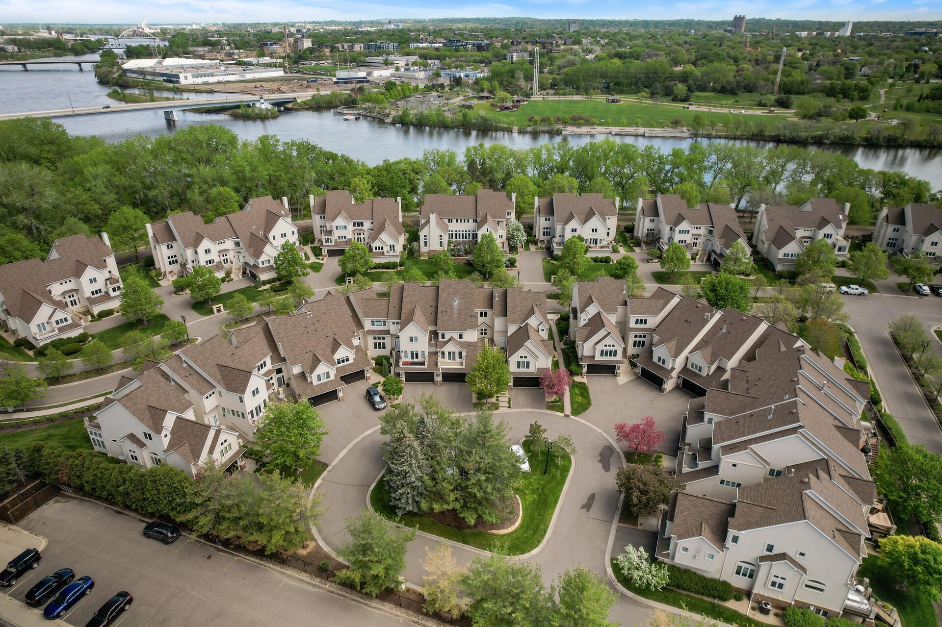 Minneapolis, Minnesota, 55401, United States, 4 Bedrooms Bedrooms, ,4 BathroomsBathrooms,Residential,Active,2003546