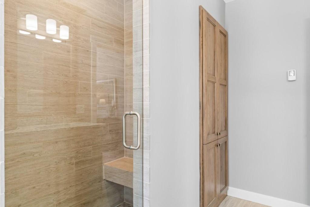 Rochester, Minnesota, 55902, United States, 5 Bedrooms Bedrooms, ,3 BathroomsBathrooms,Residential,Active,1899217