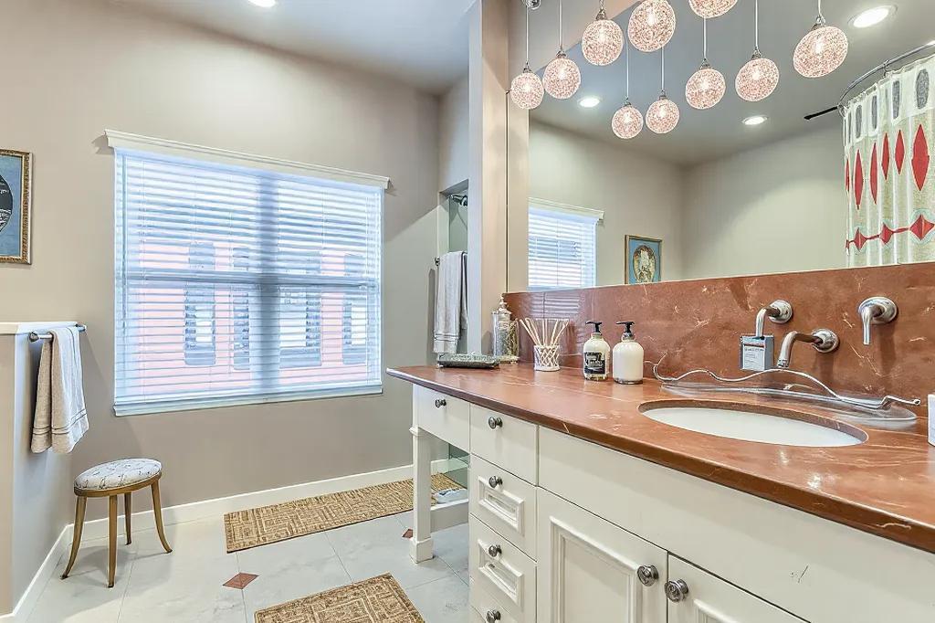 Minneapolis, Minnesota, 55405, United States, 3 Bedrooms Bedrooms, ,4 BathroomsBathrooms,Residential,Active,1769436