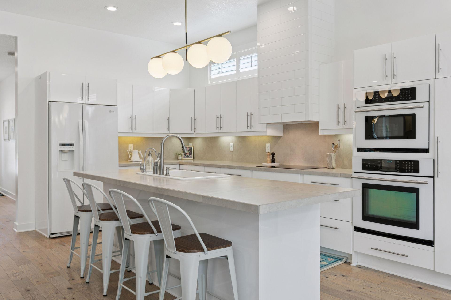 Minneapolis, Minnesota, 55410, United States, 5 Bedrooms Bedrooms, ,5 BathroomsBathrooms,Residential,Active,1929403